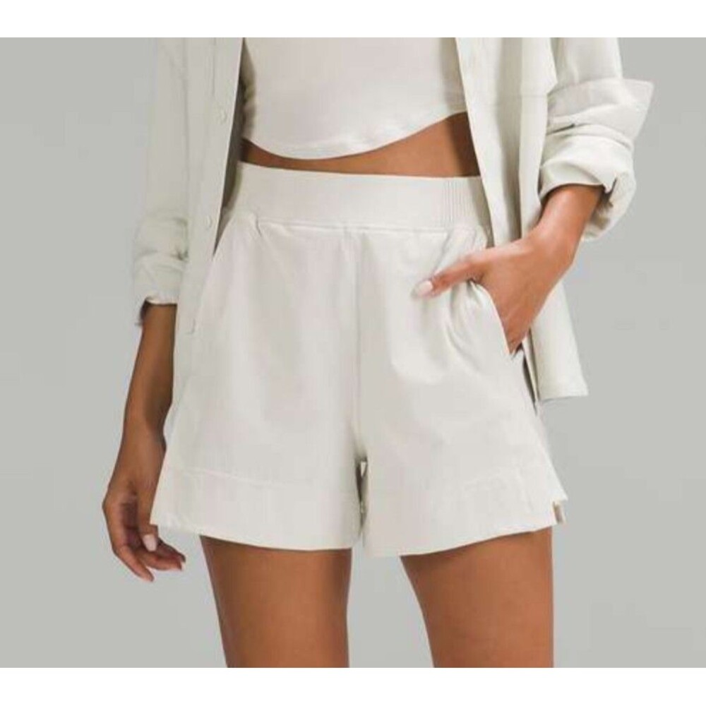 Lululemon Size XS Stretch Woven Relaxed-Fit High-Rise Short 4" Bone Athleisure